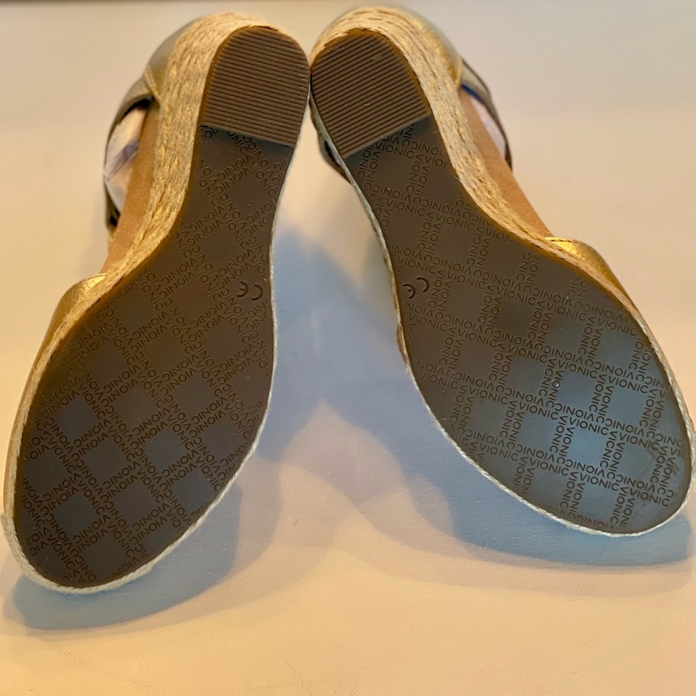NIB VIONIC GOLD ARUBA CALYPSO WEDGE SANDALS WOMENS SIZE 5 LEATHER ESPADRILLES - Picture 10 of 11